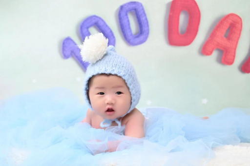 郑州宝宝不哭不闹正常吗